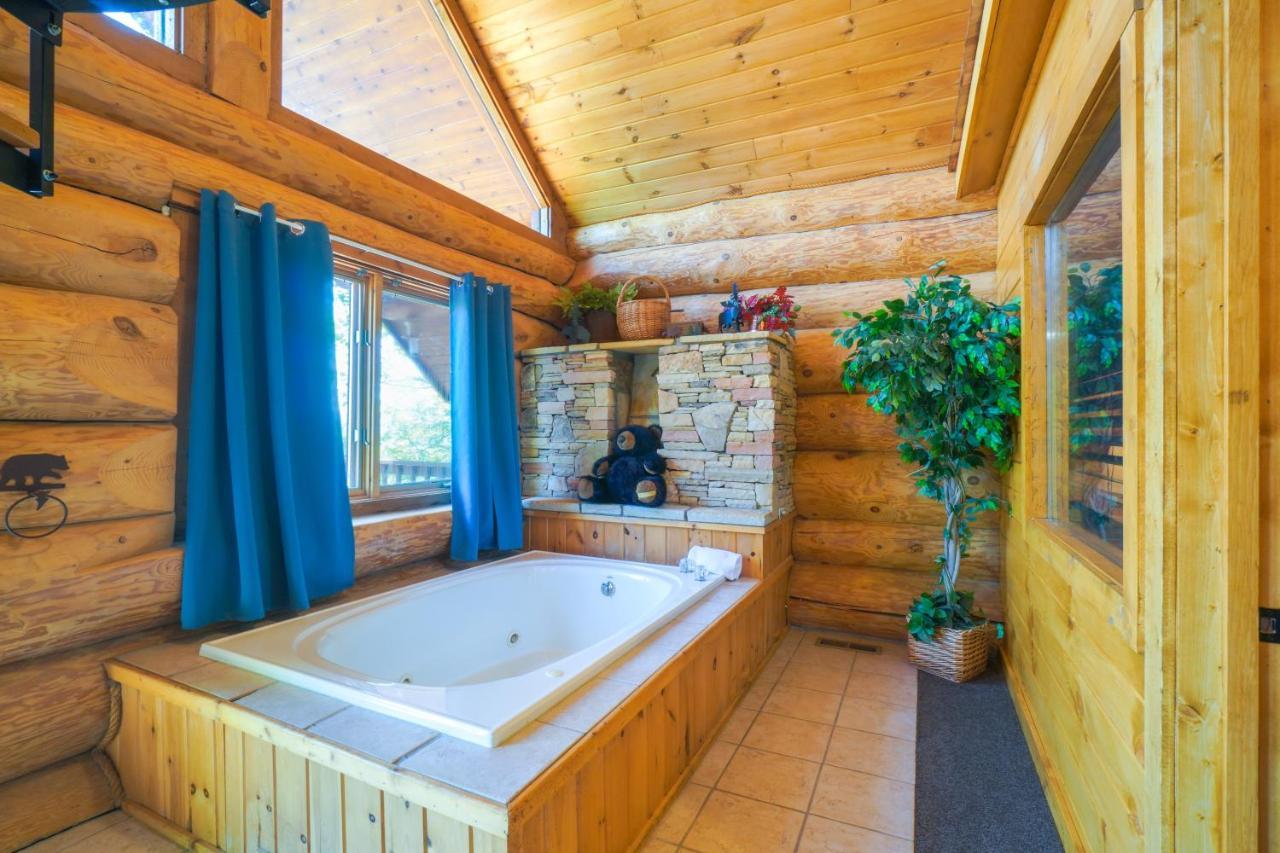 Smoky Mountain Vacation Rental Cabin With Hot Tub! Гатлінбург Екстер'єр фото
